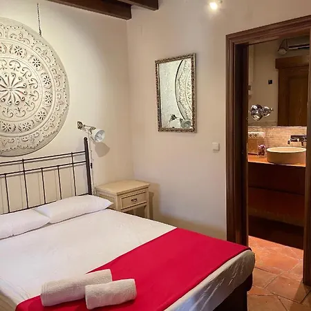 Sleep In Historic Puerta Elvira Appartamento *