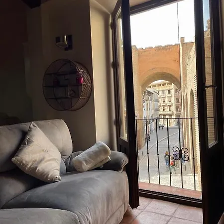 Sleep In Historic Puerta Elvira Appartamento