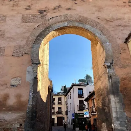Appartamento Sleep In Historic Puerta Elvira